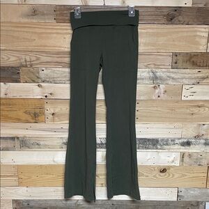 Aerie size Small Forest Green Folded Waistband Flare Leggings with Pockets